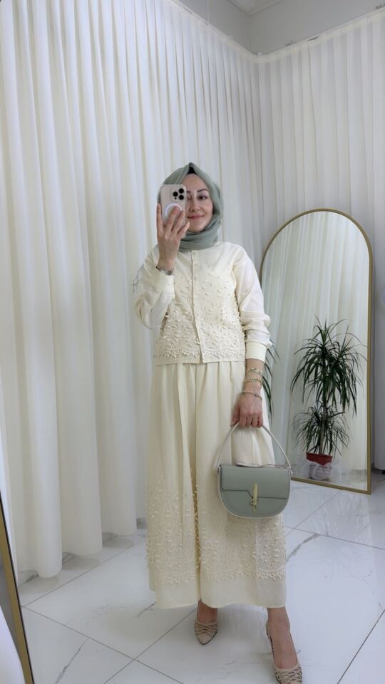 Yaprak Detaylı Bej İkili Takım