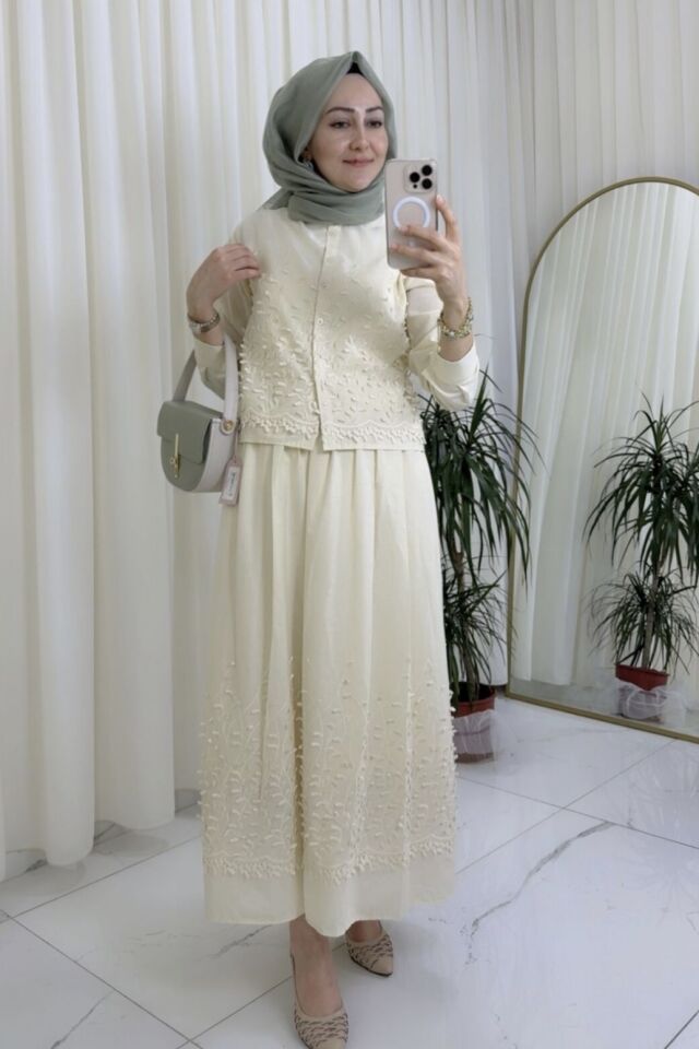 Yaprak Detaylı Bej İkili Takım