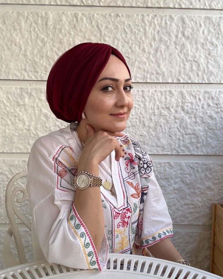 Burgu Detaylı Hazır Tül Bone - Kırmızı