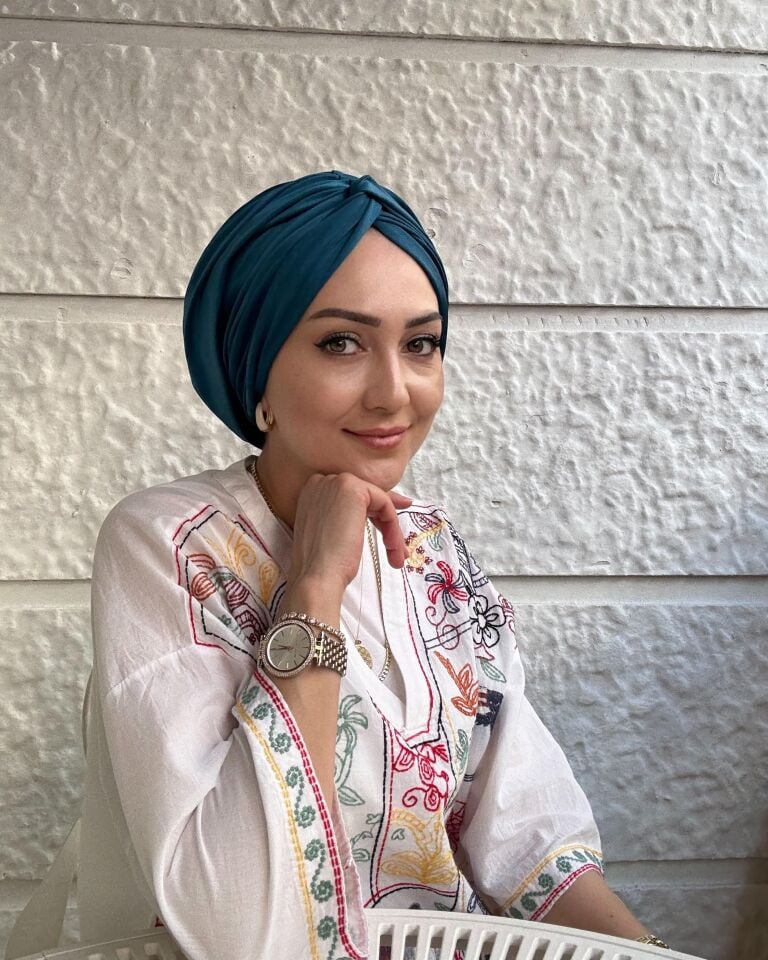 Burgu Detaylı Hazır Bone – Petrol Mavisi