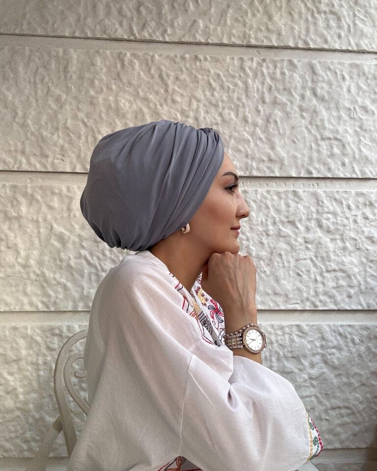 Burgu Detaylı Hazır Bone – Gri