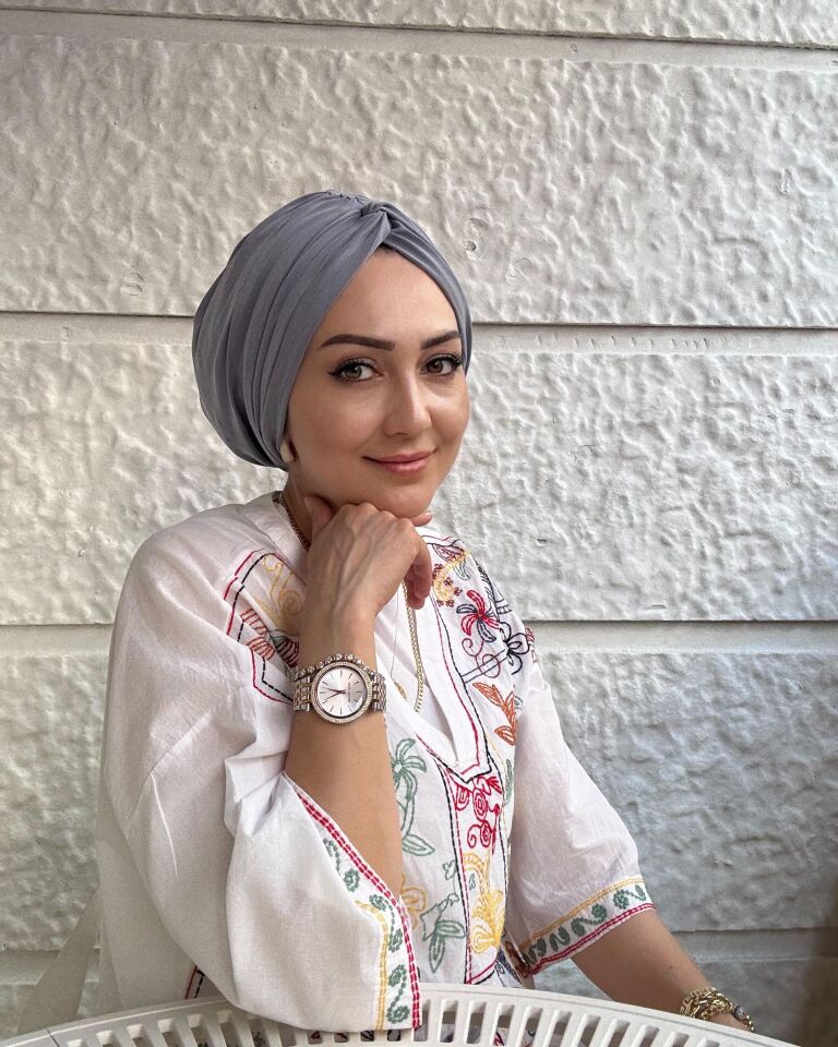 Burgu Detaylı Hazır Bone – Gri