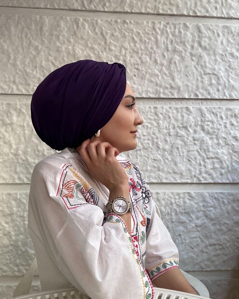 Burgu Detaylı Hazır Bone – Koyu Mor