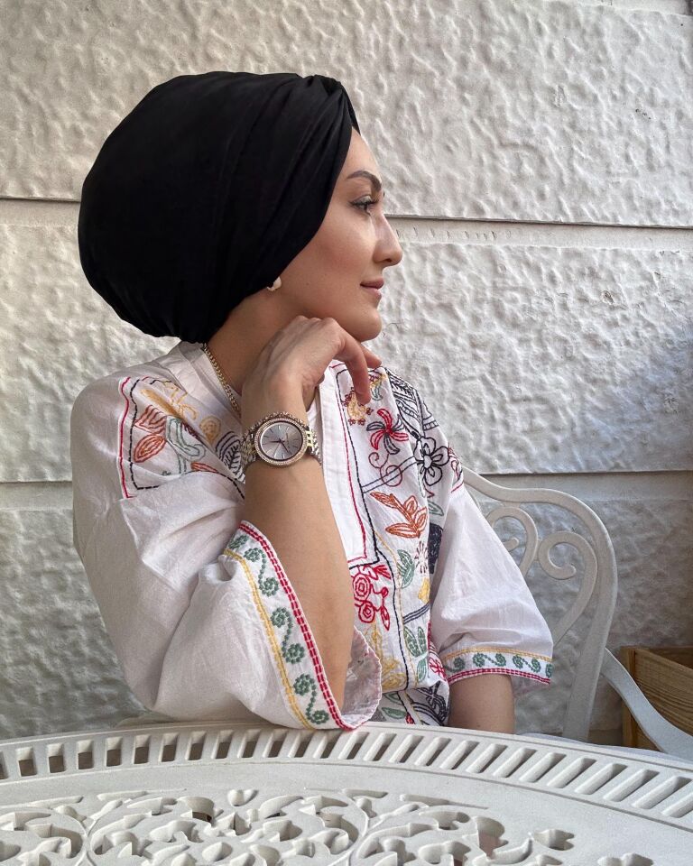 Burgu Detaylı Hazır Bone – Siyah