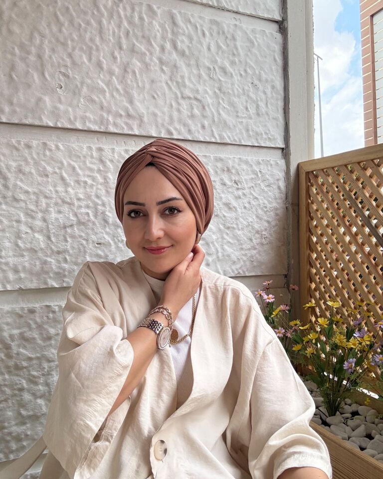 Burgu Detaylı Hazır Bone – Açık Kahve