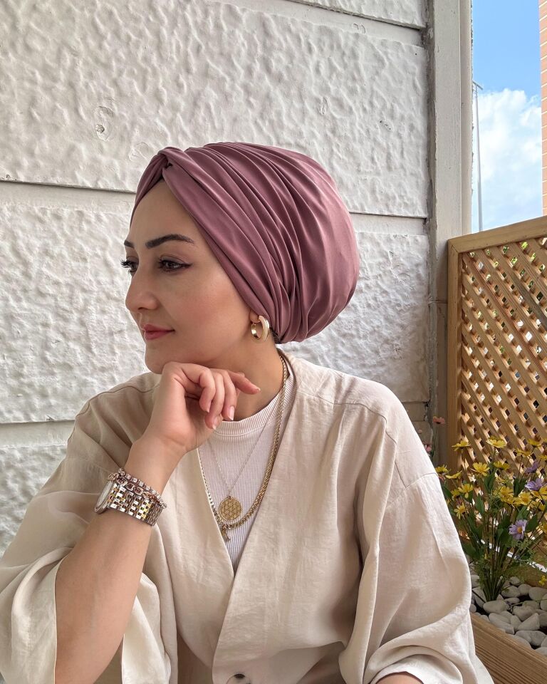 Burgu Detaylı Hazır Bone – Gülkurusu