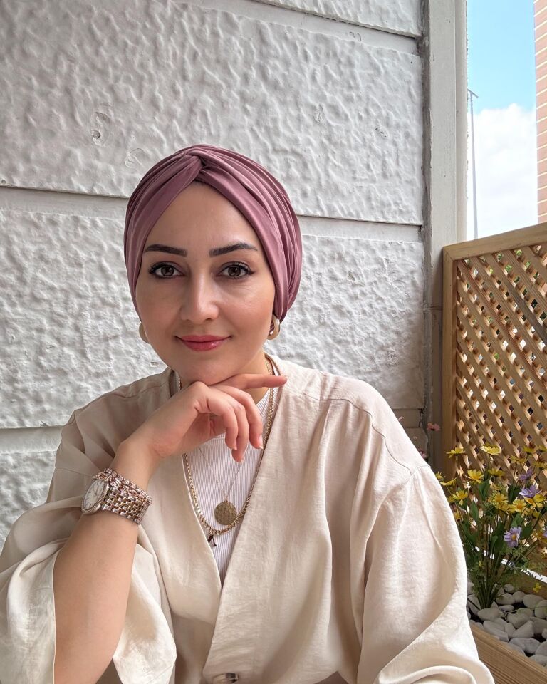 Burgu Detaylı Hazır Bone – Gülkurusu