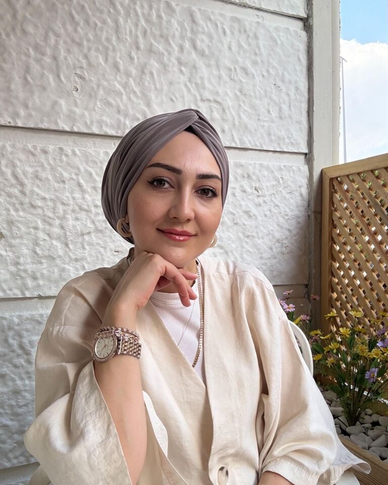 Burgu Detaylı Hazır Bone – Koyu Vizon