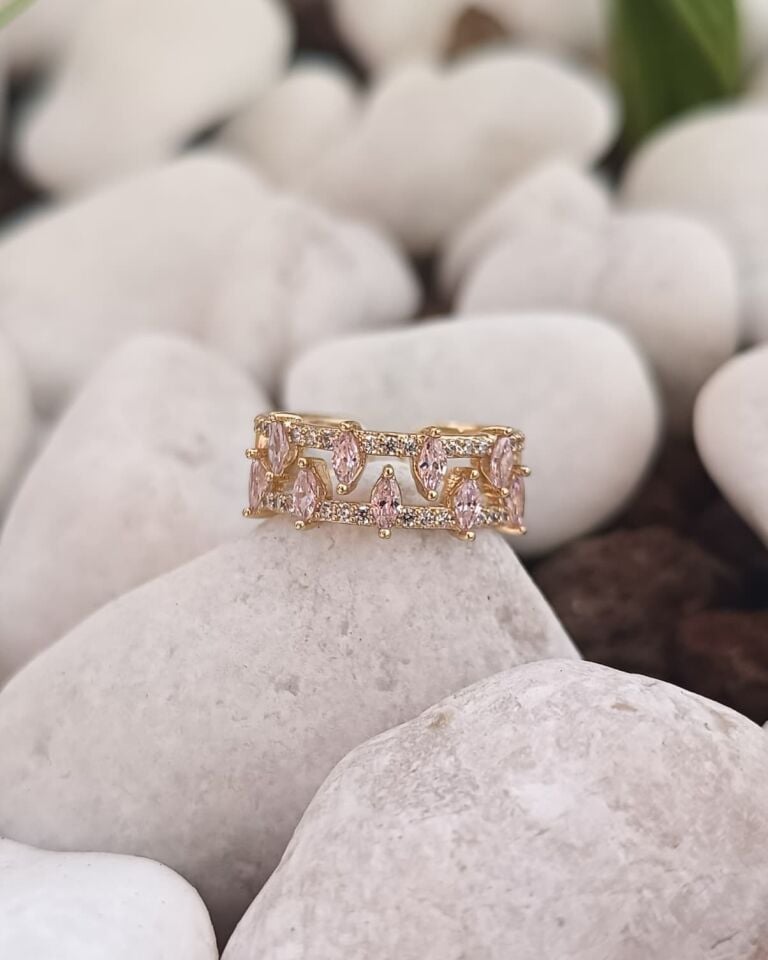 Pembe Taşlı Tamtur