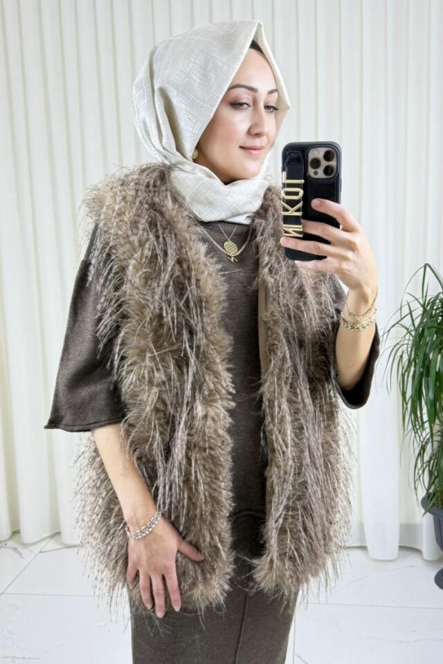 Deve Kuşu Tüyü Kürk Yelek