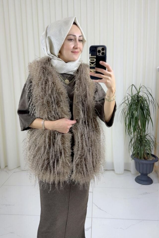 Deve Kuşu Tüyü Kürk Yelek