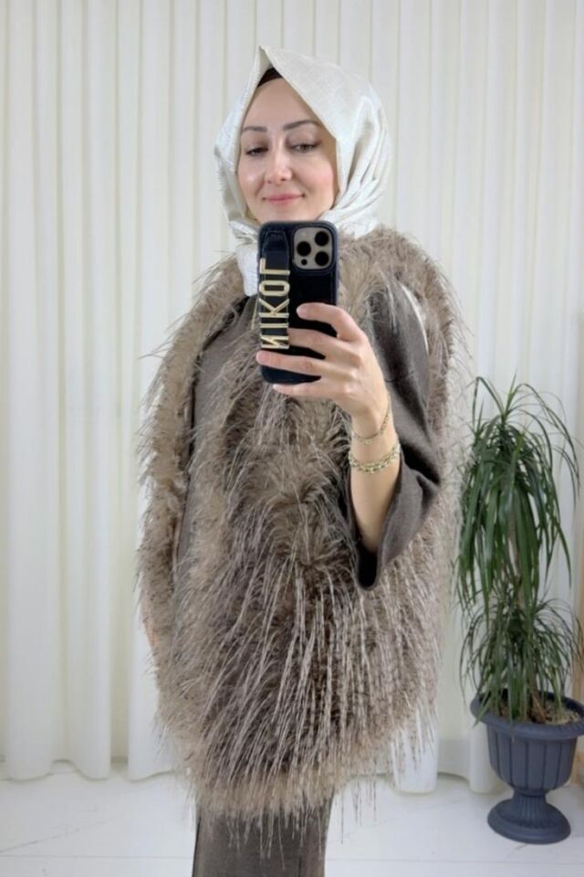 Deve Kuşu Tüyü Kürk Yelek